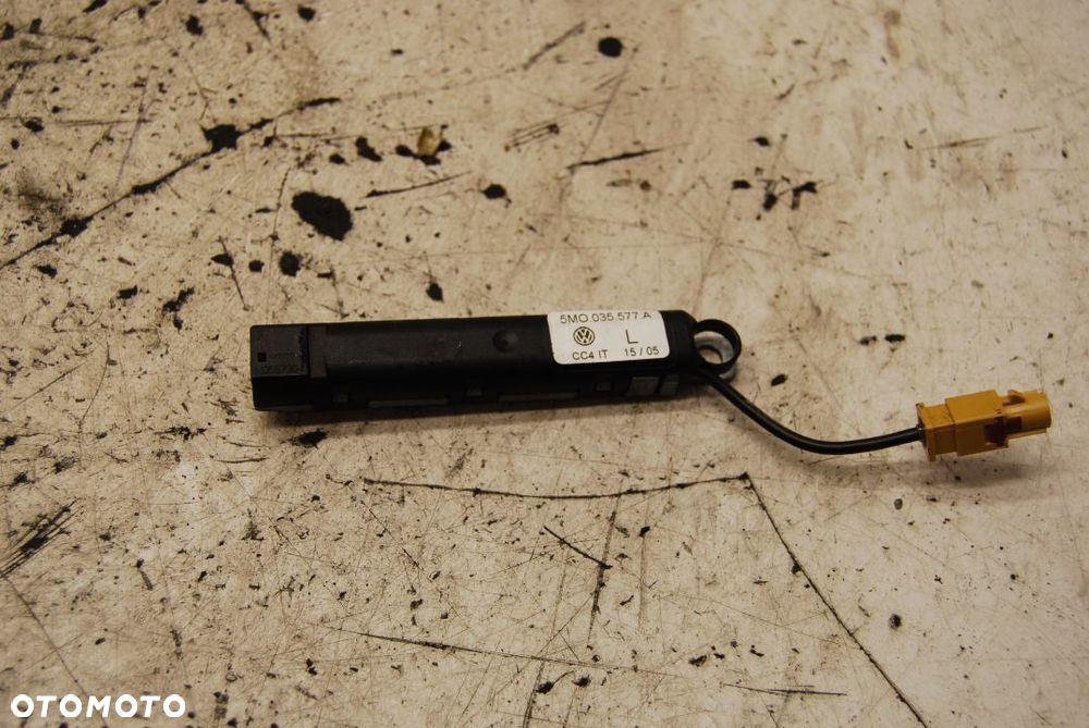 WZMACNIACZ ANTENY 5M0035577 VW GOLF V PLUS 5M0035577A - 3