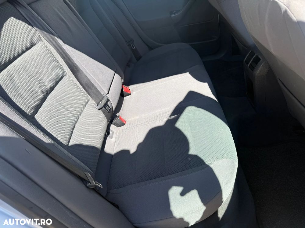 Volkswagen Golf - 12