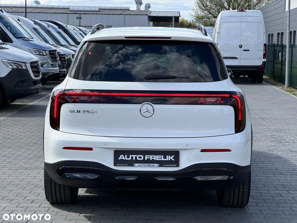 Mercedes-Benz GLB 250+ EQ 85kWh - 8