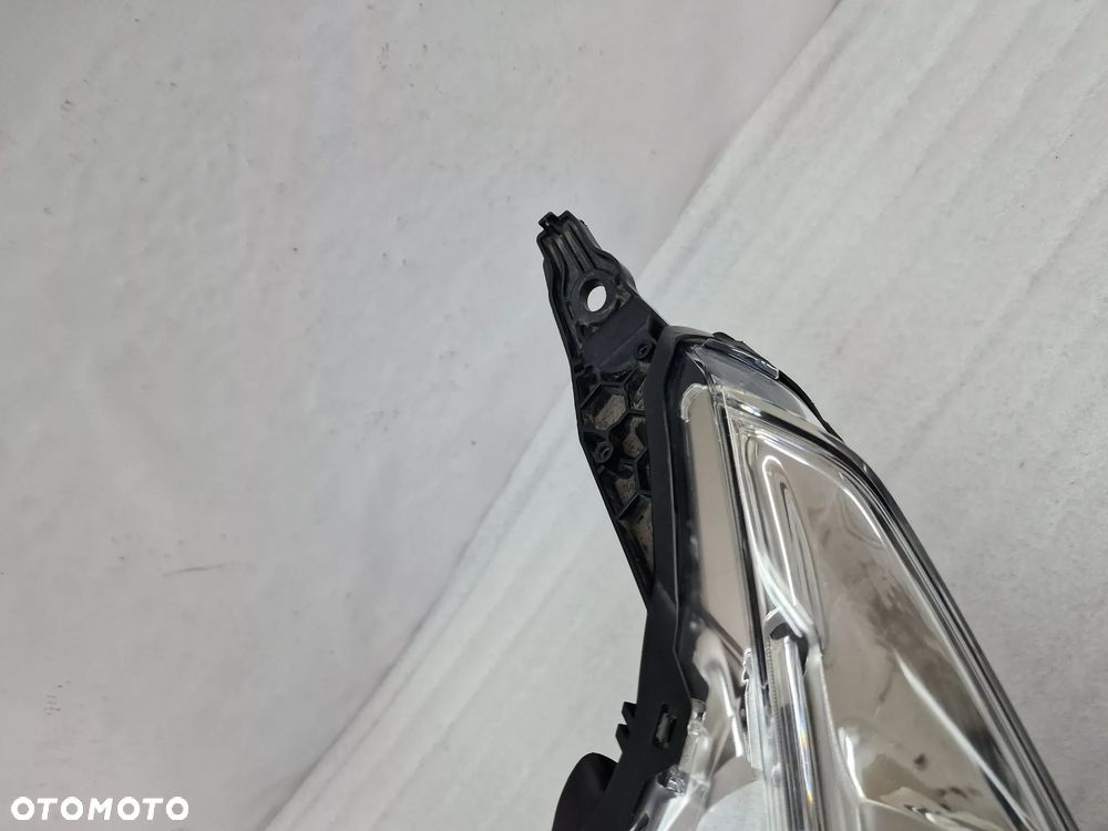 PEUGEOT 208 12- LEWA LAMPA PRZEDNIA PRZÓD SOCZEWKA + LED , NR 9802221480 , NR AUKCJI LA650 - 7