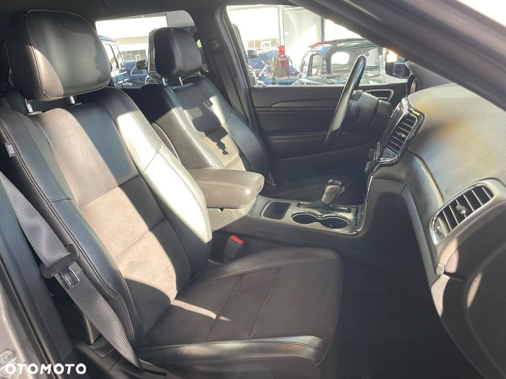 Jeep Grand Cherokee - 16