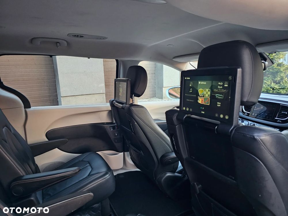 Chrysler Pacifica - 18