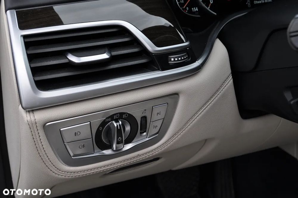BMW Seria 7 750Ld xDrive - 17