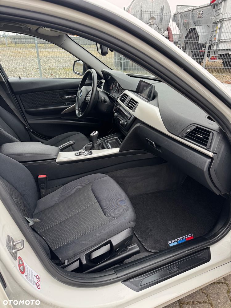BMW Seria 3 318d DPF - 13
