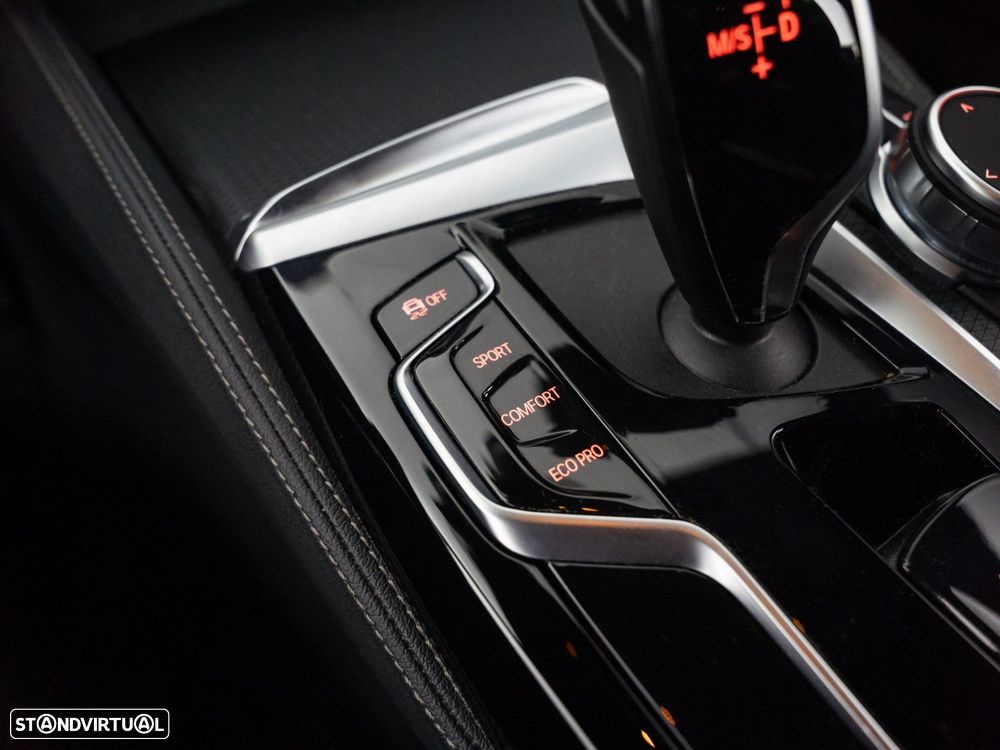 BMW 520 d Pack Desportivo M Auto - 27