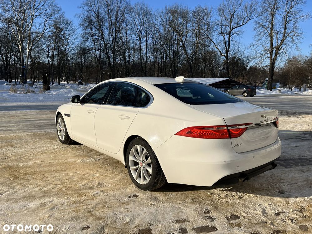 Jaguar XF 2.0 T Prestige - 7