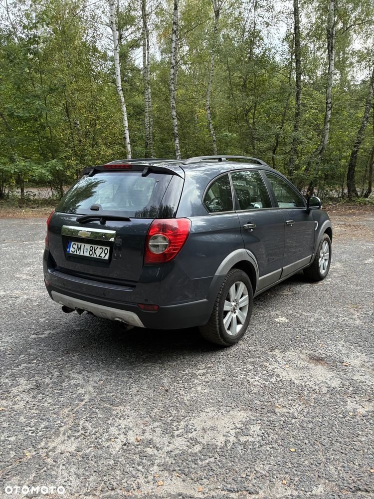 Chevrolet Captiva 2.0 d LT medium - 3