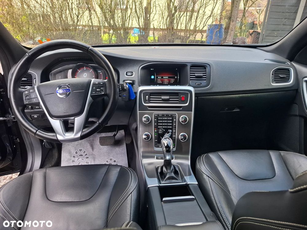 Volvo V60 D6 AWD Plug-in Hybrid R-Design Summum - 18