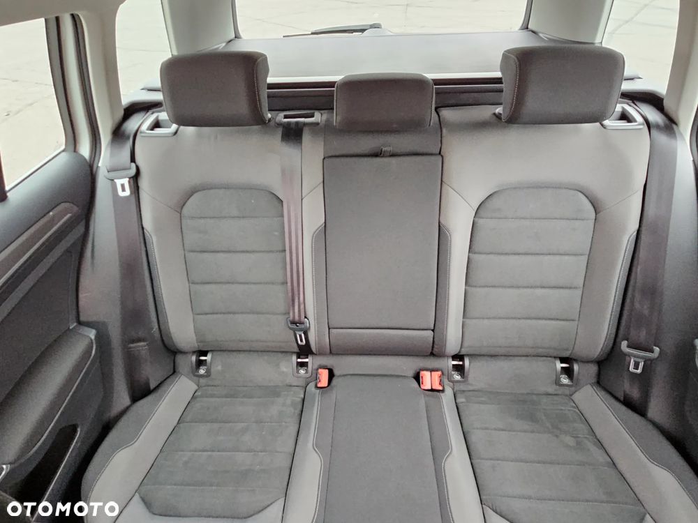 Volkswagen Golf - 25