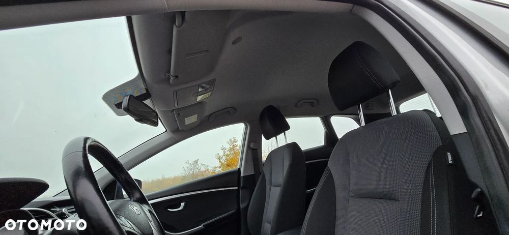 Hyundai i30 blue Kombi 1.4 YES Gold - 31