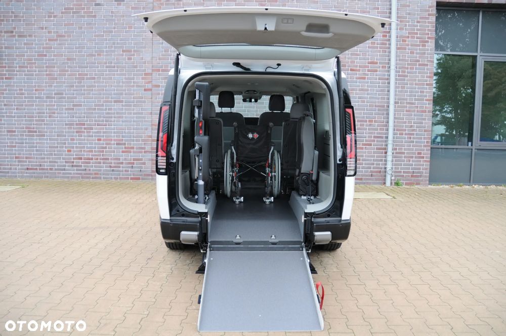 Kia PV5 - 12