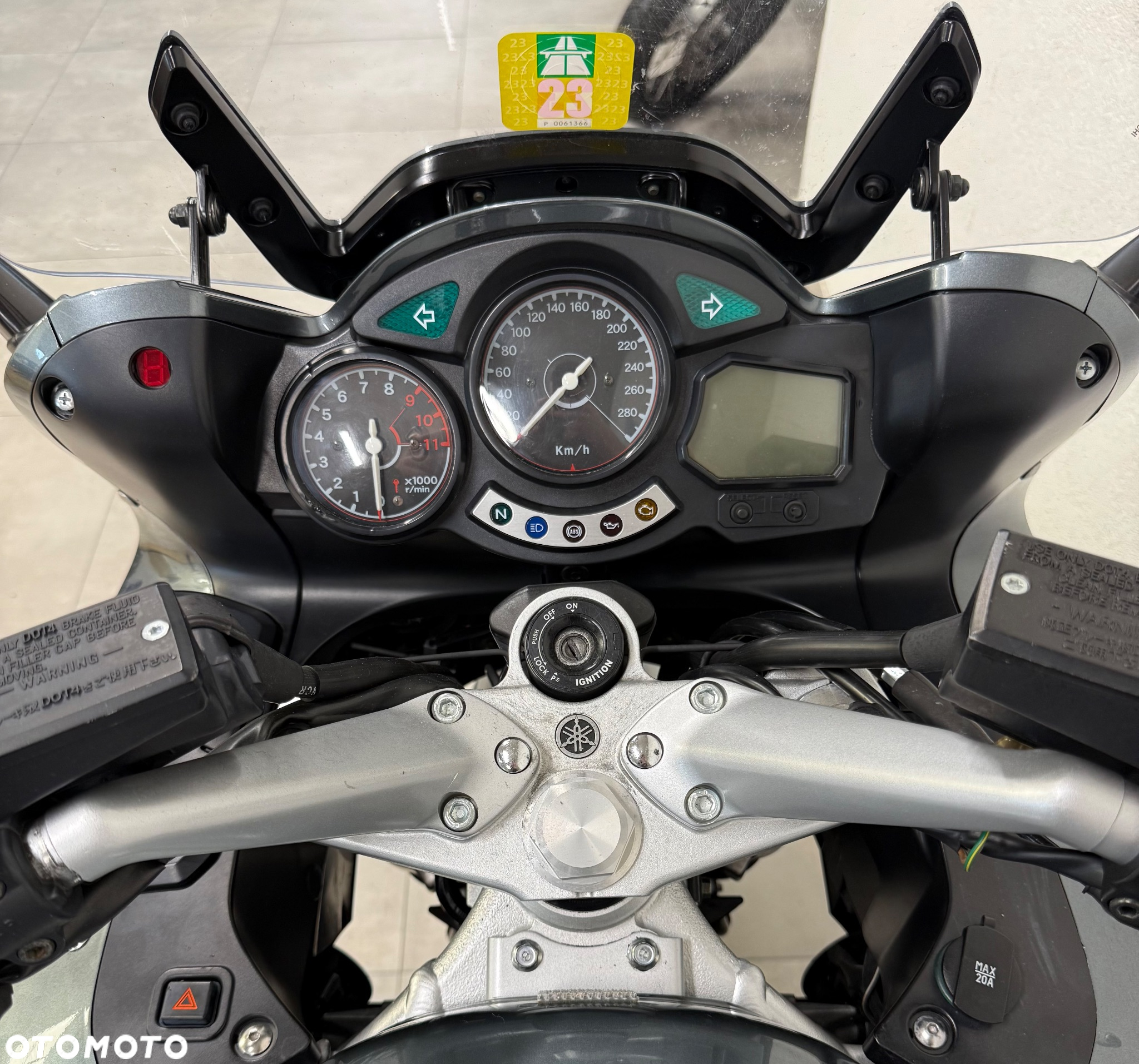 Yamaha FJR - 8
