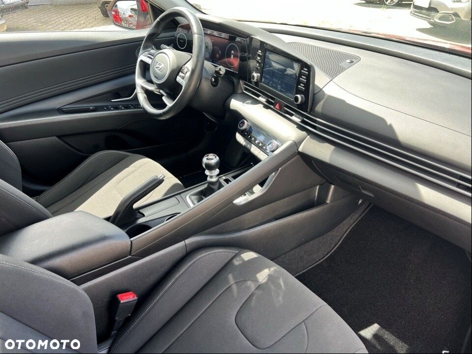 Hyundai Elantra 1.6 Smart - 30