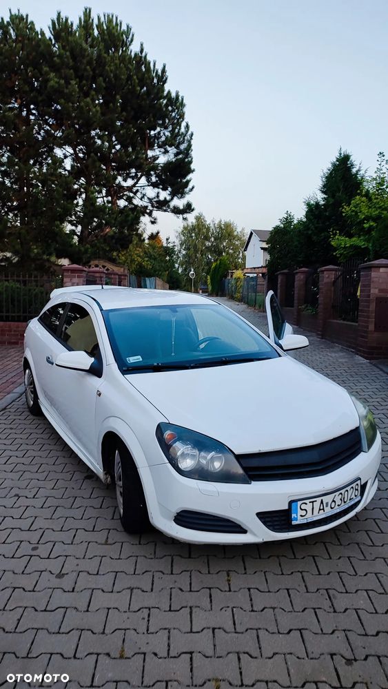 Opel Astra GTC 1.6 Cosmo - 3
