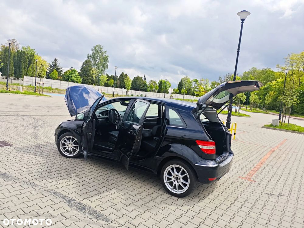 Mercedes-Benz Klasa B 200 CDI Special Edition - 31