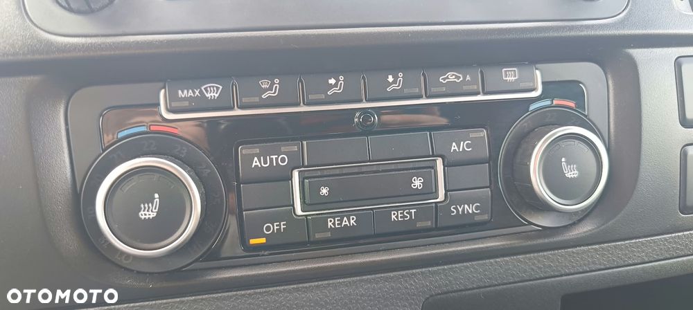 Volkswagen Caravelle - 16