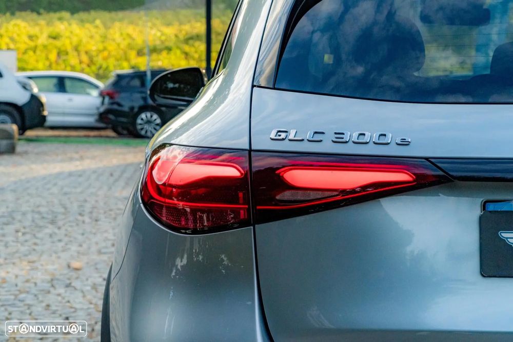 Mercedes-Benz GLC 300 e 4Matic 9G-TRONIC AMG Line Advanced - 11