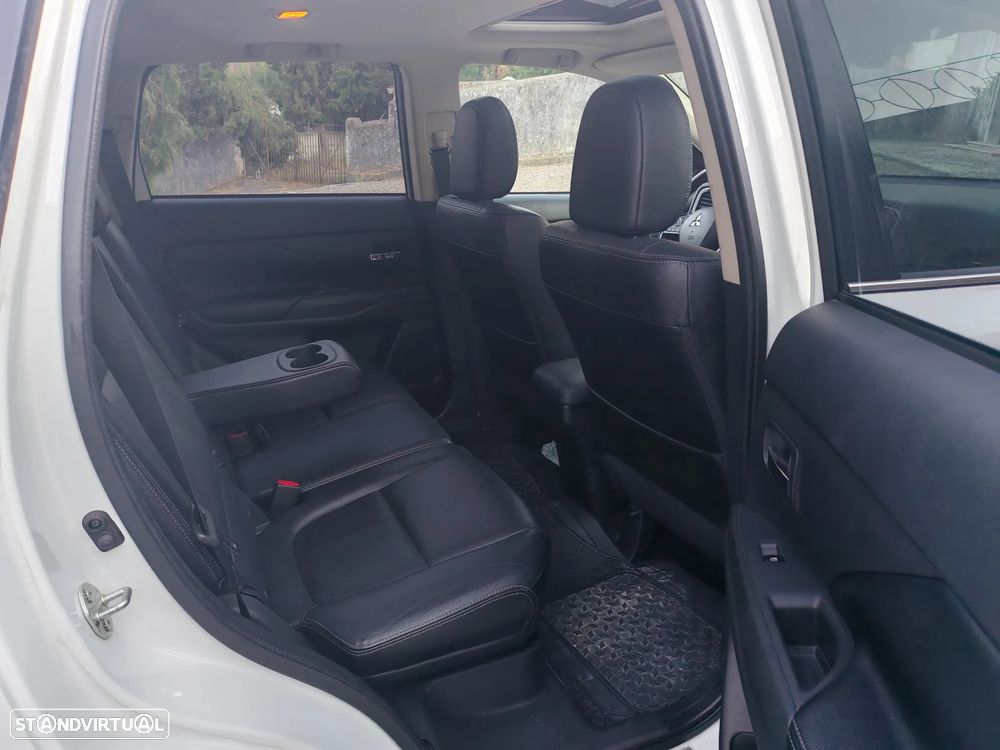 Mitsubishi Outlander 2.2 DI-D Instyle Navi - 17