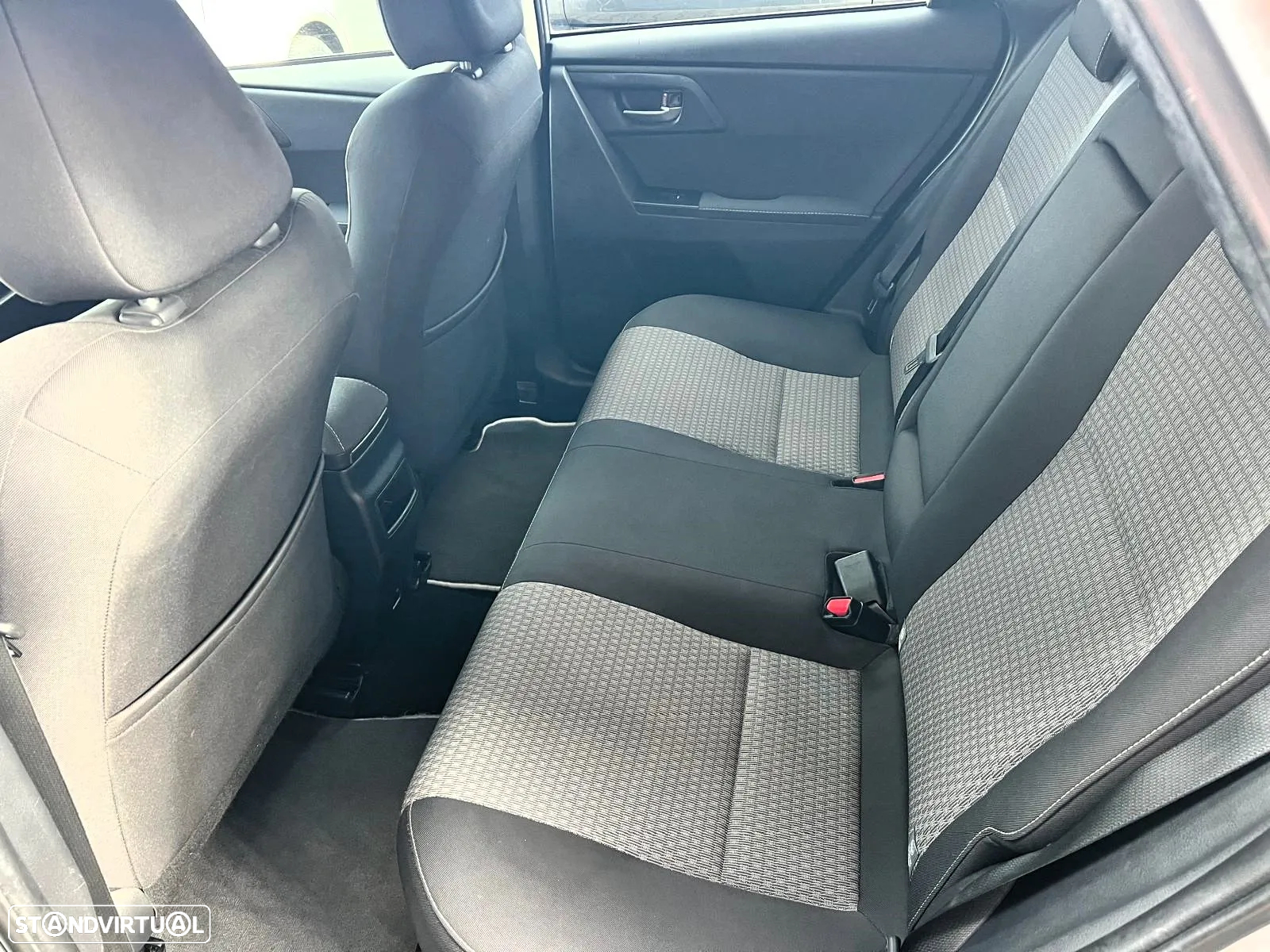 Toyota Auris 1.8 HSD Exclusive +TSS+Navi - 15
