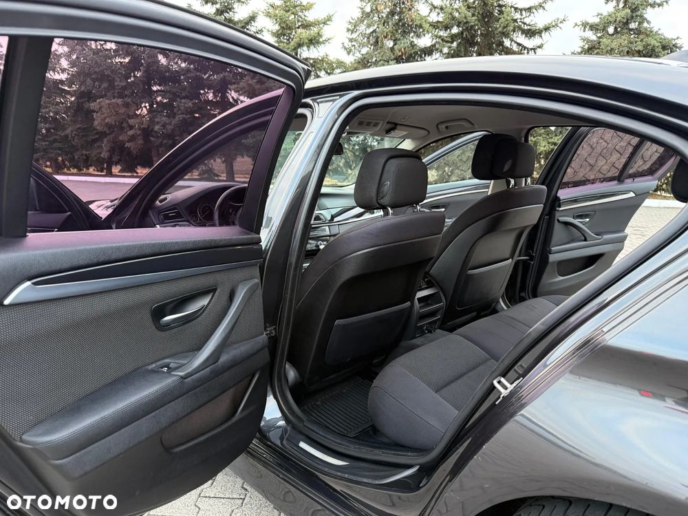 BMW Seria 5 525d - 15
