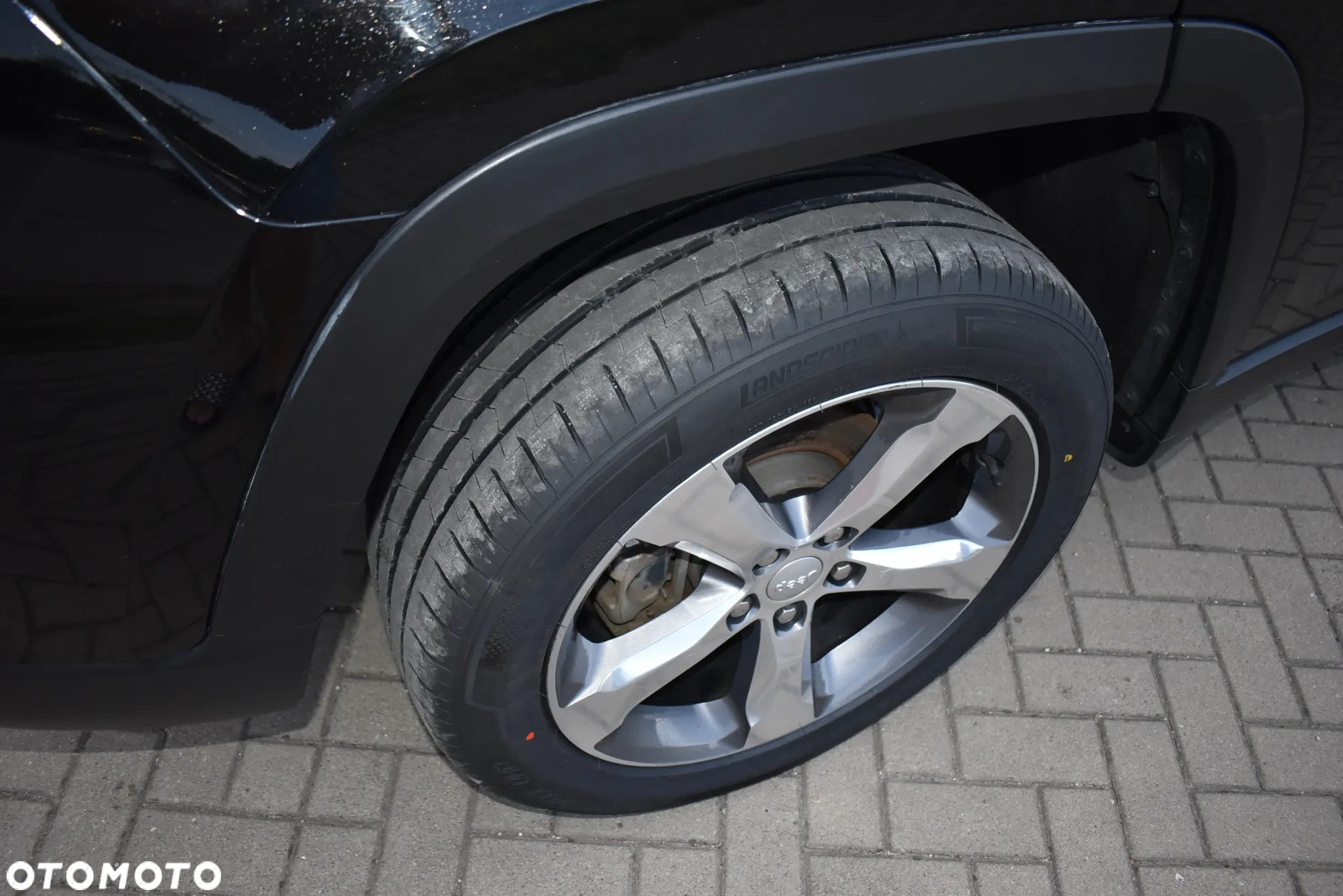 Jeep Grand Cherokee - 29