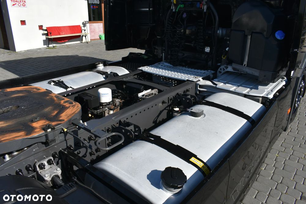 Volvo FH 500 XL MEGA // RETARDER // FULL LED // SKÓRY // XENON // TV // FULL AIR // BLACK EDITION // TRĄBY HADLEY // ORUROWANIE - 21