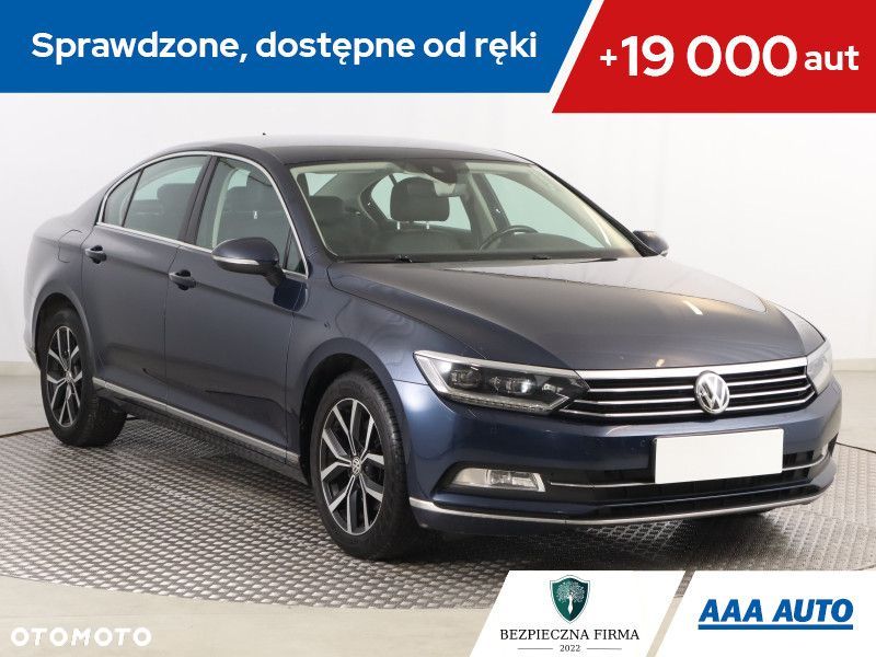 Volkswagen Passat - 1