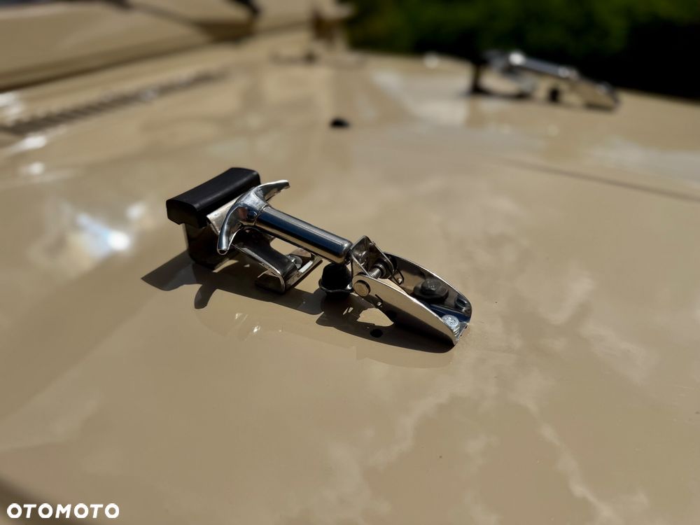 Toyota Land Cruiser - 19
