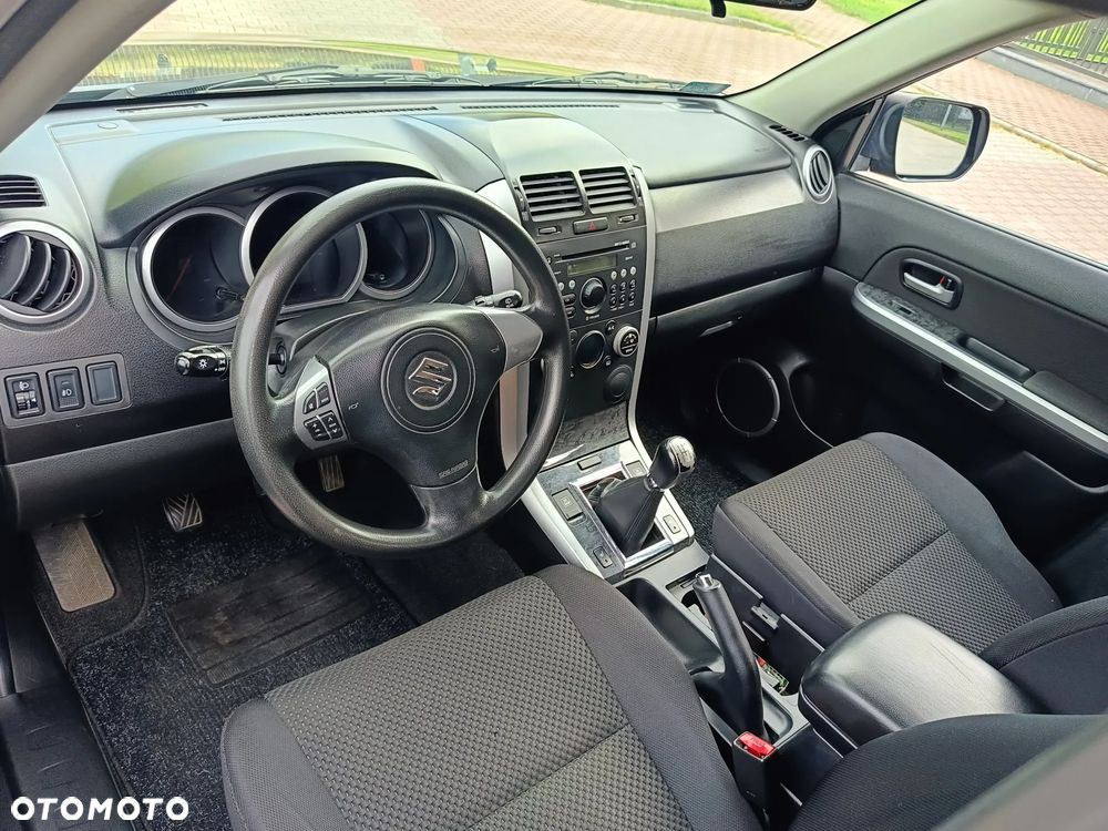 Suzuki Grand Vitara 2.0 - 10