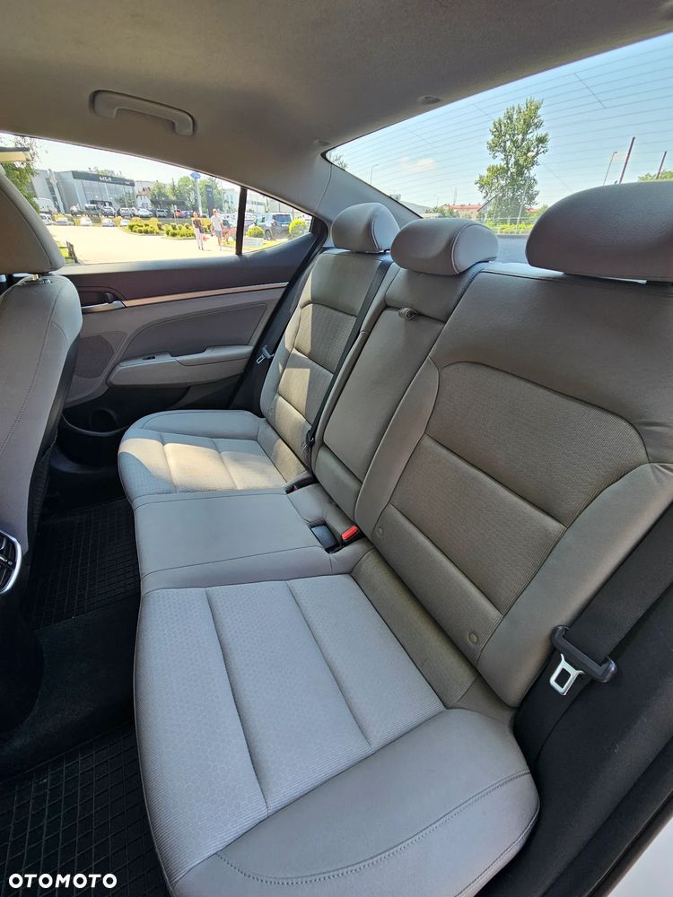 Hyundai Elantra - 15
