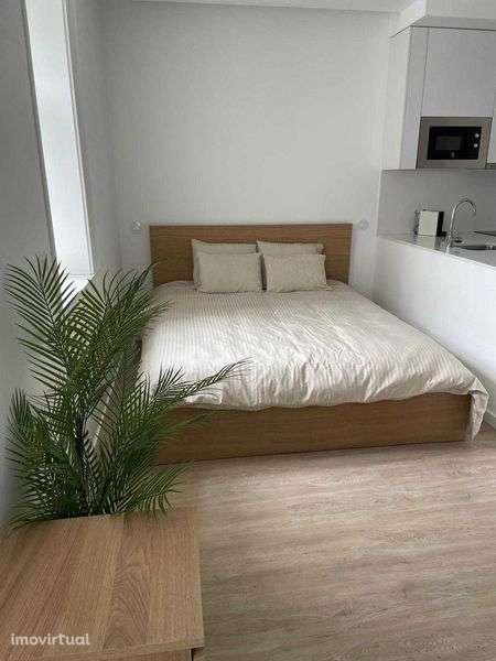 Estúdio com pátio privado no centro de Coimbra - Grande imagem: 3/8