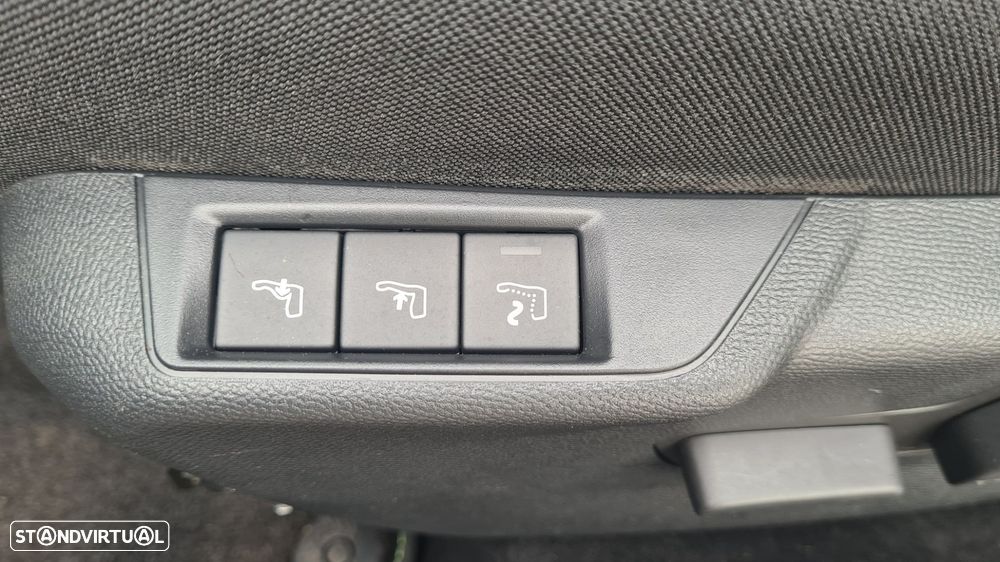 Peugeot 2008 1.5 BlueHDi GT EAT8 - 48