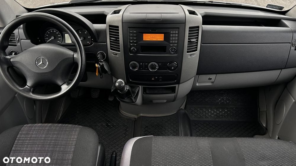 Mercedes-Benz Sprinter - 14