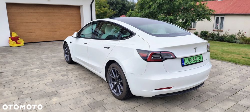 Tesla Model 3 - 8