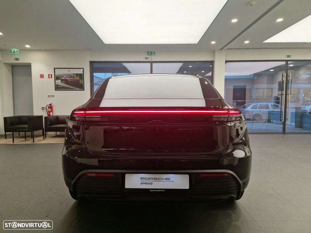 Porsche Macan Electric 4 - 5