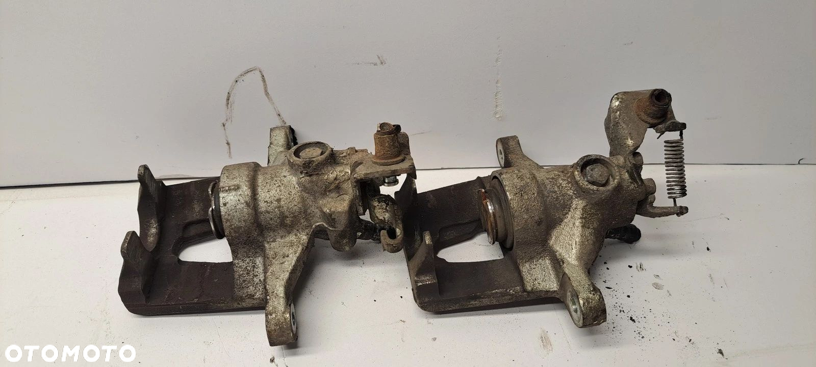 ZACISK HAMULCOWY PRAWY LEWY TYL FORD MONDEO MK3 - 2