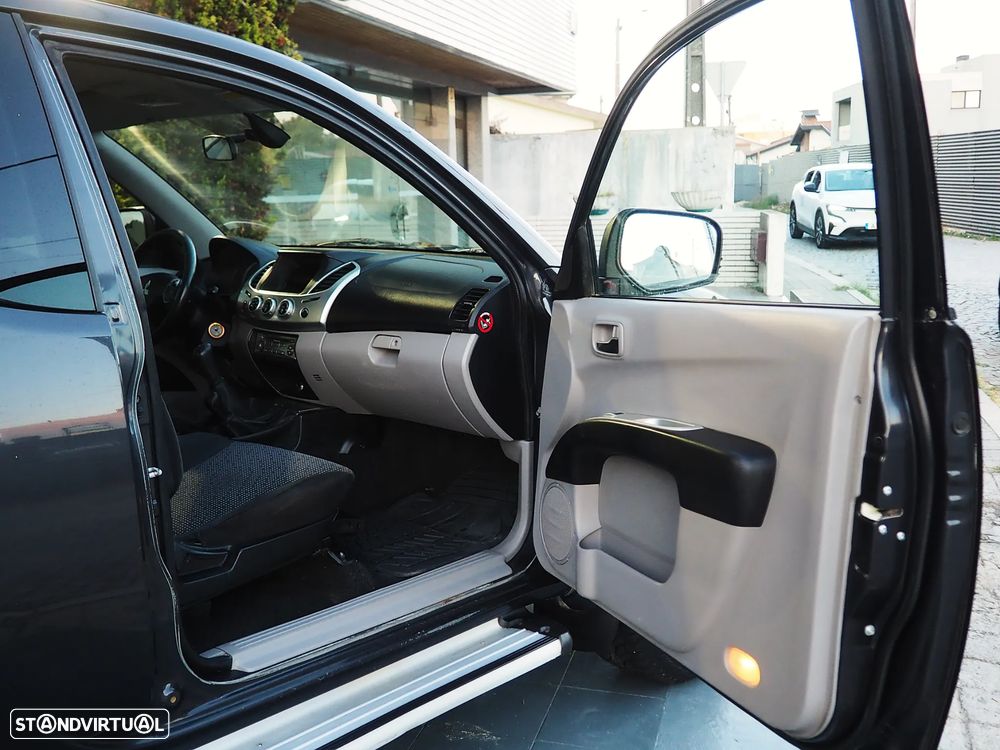 Mitsubishi L200 2.5 DI-D Club Invite 3L CC 4WD - 8