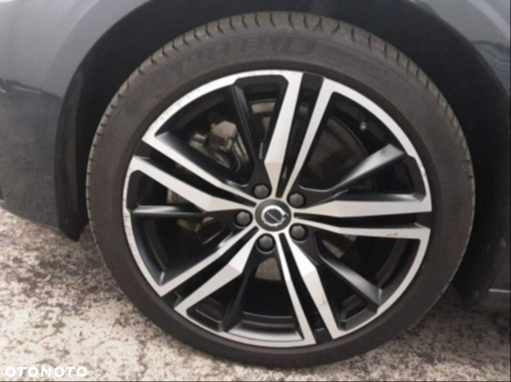 Volvo V60 T8 AWD Plug-In Hybrid R-Design - 9