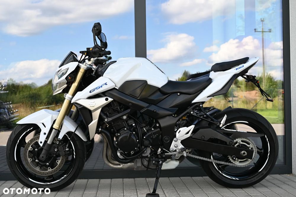 Suzuki GSR - 3
