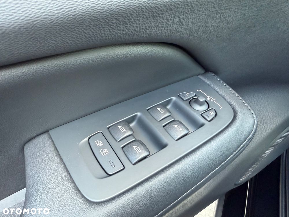 Volvo V60 T6 AWD Plug-In Hybrid Plus Dark - 27