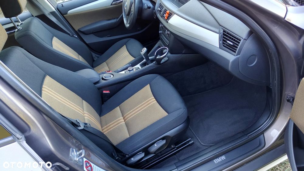 BMW X1 sDrive18d xLine - 31