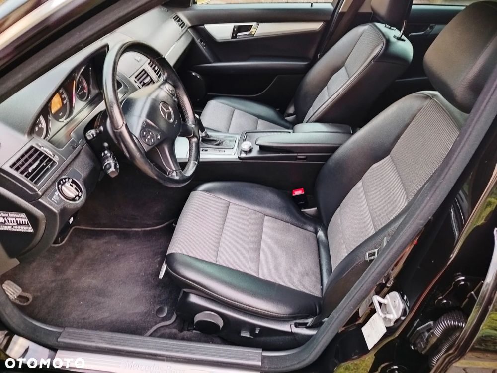Mercedes-Benz Klasa C 180 T Kompressor Automatik BlueEFFICIENCY Avantgarde - 26