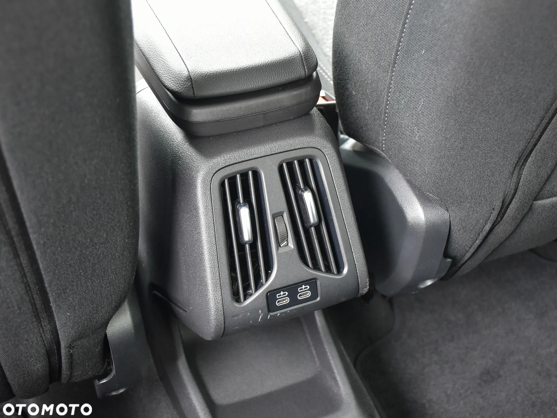 BMW X1 sDrive18i - 26