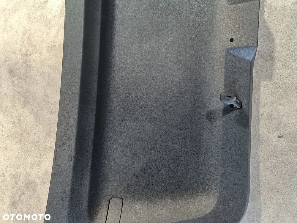 Tapicerka klapy bagażnika Skoda Karoq Boczek Plastik Osłona 57A867975 - 8