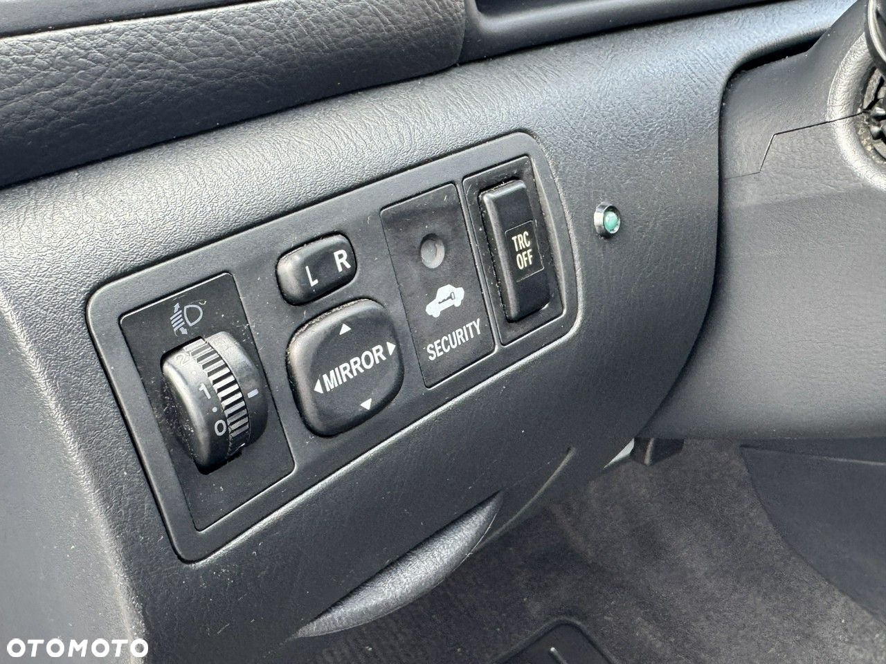 Toyota Corolla - 13
