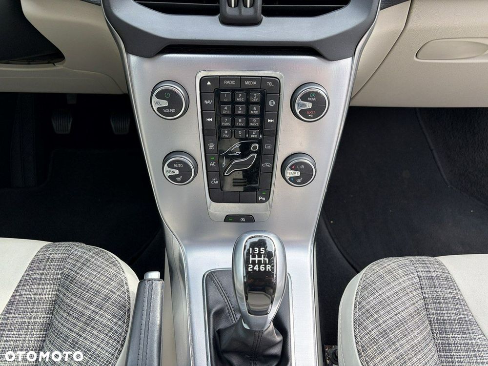 Volvo V40 D2 Momentum - 28
