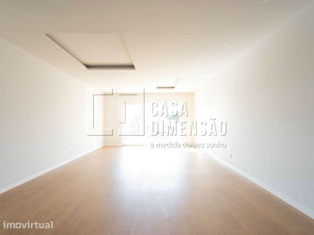 Apartamento de tipologia T3 novo com 134m2, com varandas, inserido ...