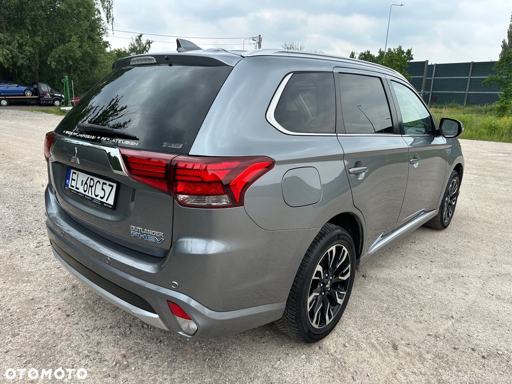 Mitsubishi Outlander Intense + - 12