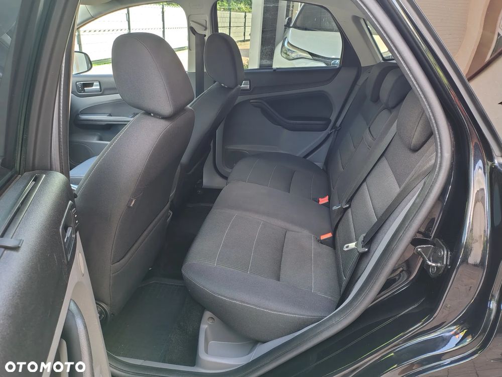 Ford Focus 1.8 Sport - 16