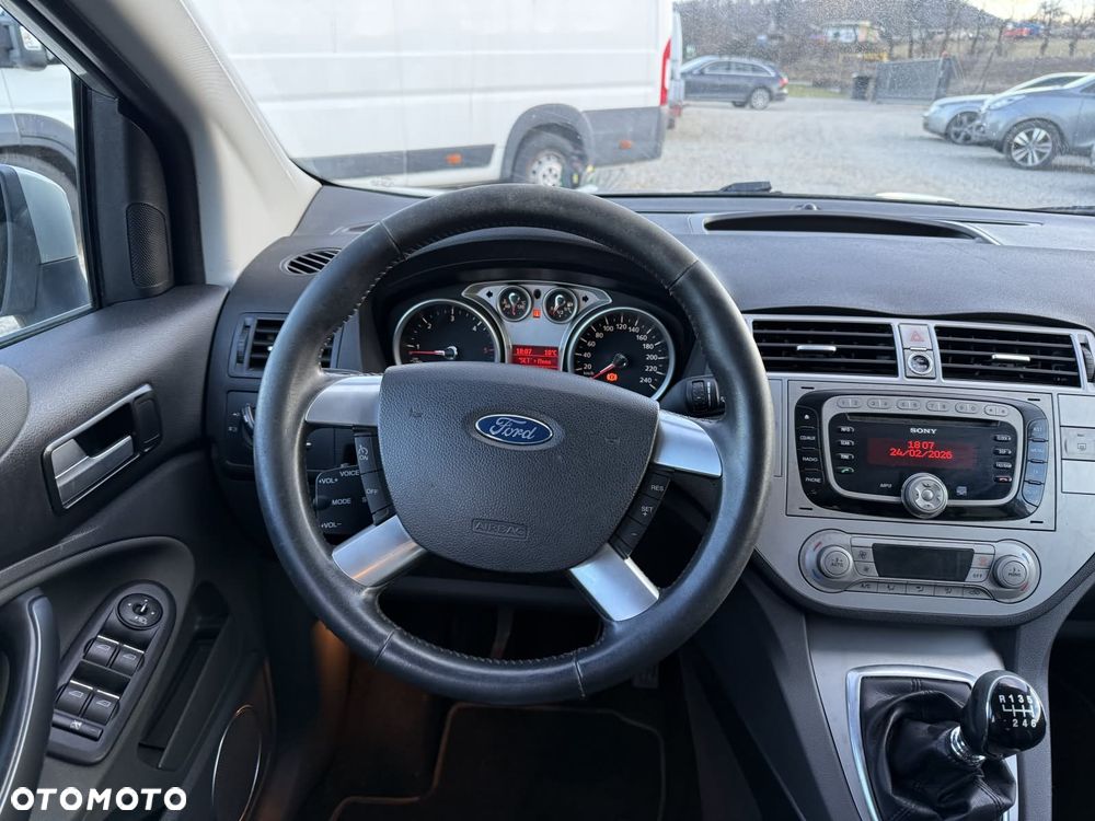 Ford Kuga 2.0 TDCi 2x4 Titanium - 24